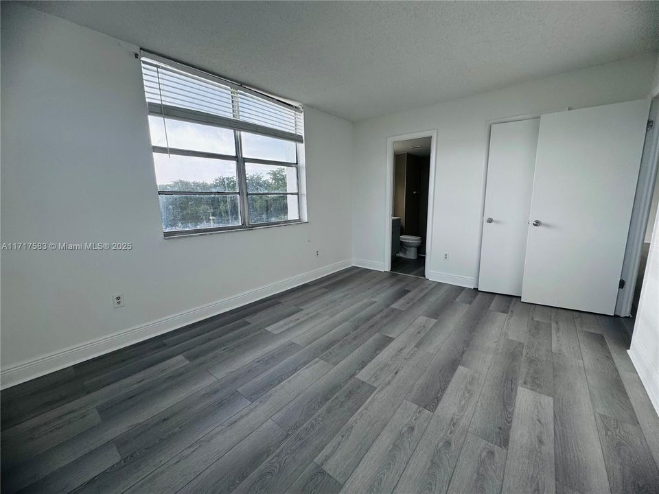 For Rent: $2,000 (2 beds, 2 baths, 1036 Square Feet)