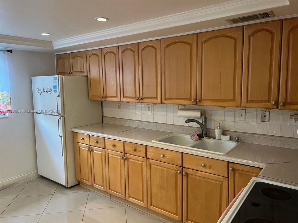 For Rent: $1,875 (2 beds, 2 baths, 840 Square Feet)