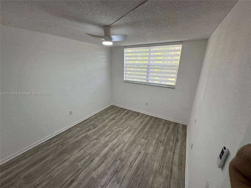 For Sale: $124,999 (2 beds, 2 baths, 950 Square Feet)