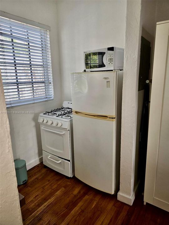 For Rent: $1,999 (1 beds, 1 baths, 446 Square Feet)