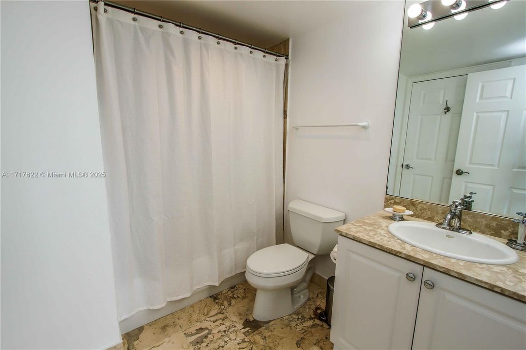 For Rent: $3,500 (2 beds, 2 baths, 950 Square Feet)