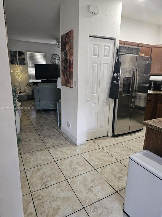 For Rent: $2,600 (3 beds, 2 baths, 1402 Square Feet)