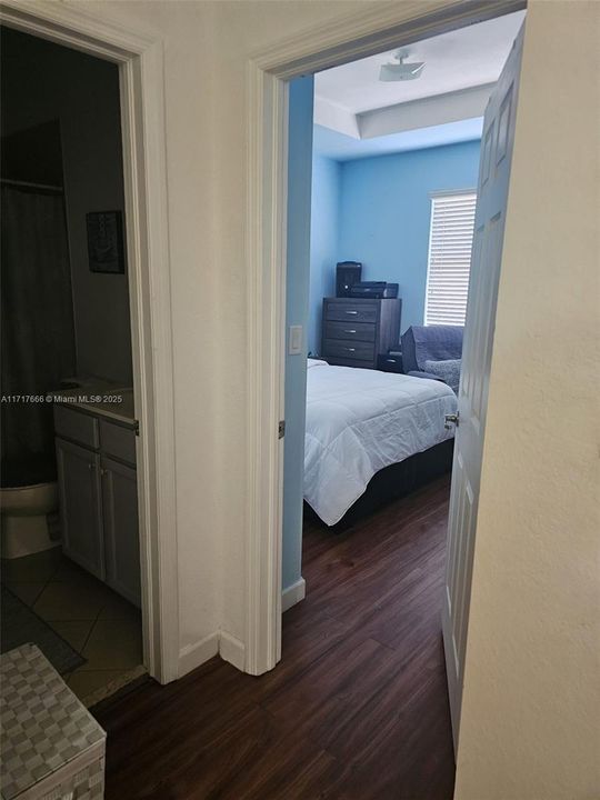 For Rent: $2,600 (3 beds, 2 baths, 1402 Square Feet)