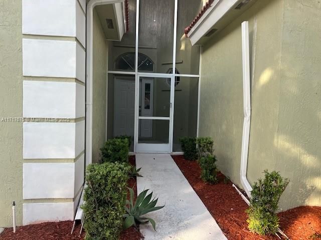 For Rent: $3,400 (4 beds, 2 baths, 1815 Square Feet)