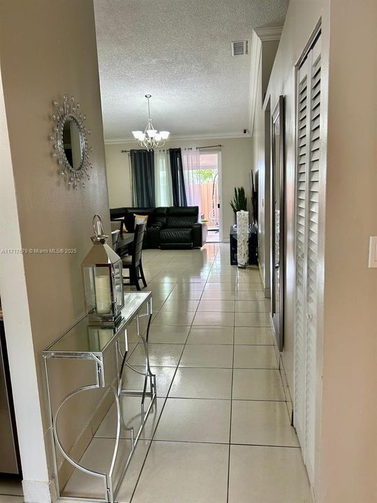 For Sale: $409,000 (2 beds, 2 baths, 1089 Square Feet)