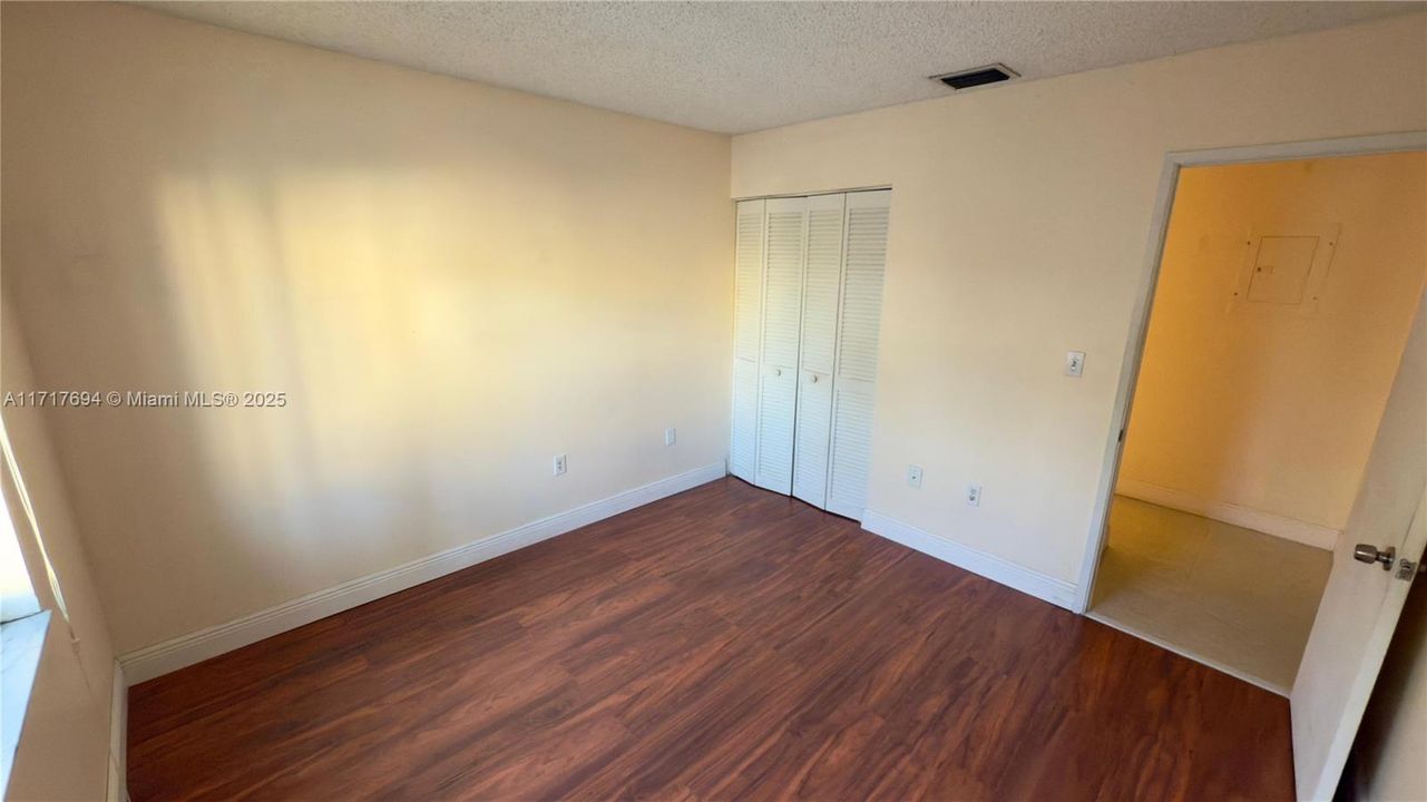 For Rent: $3,000 (3 beds, 2 baths, 1055 Square Feet)