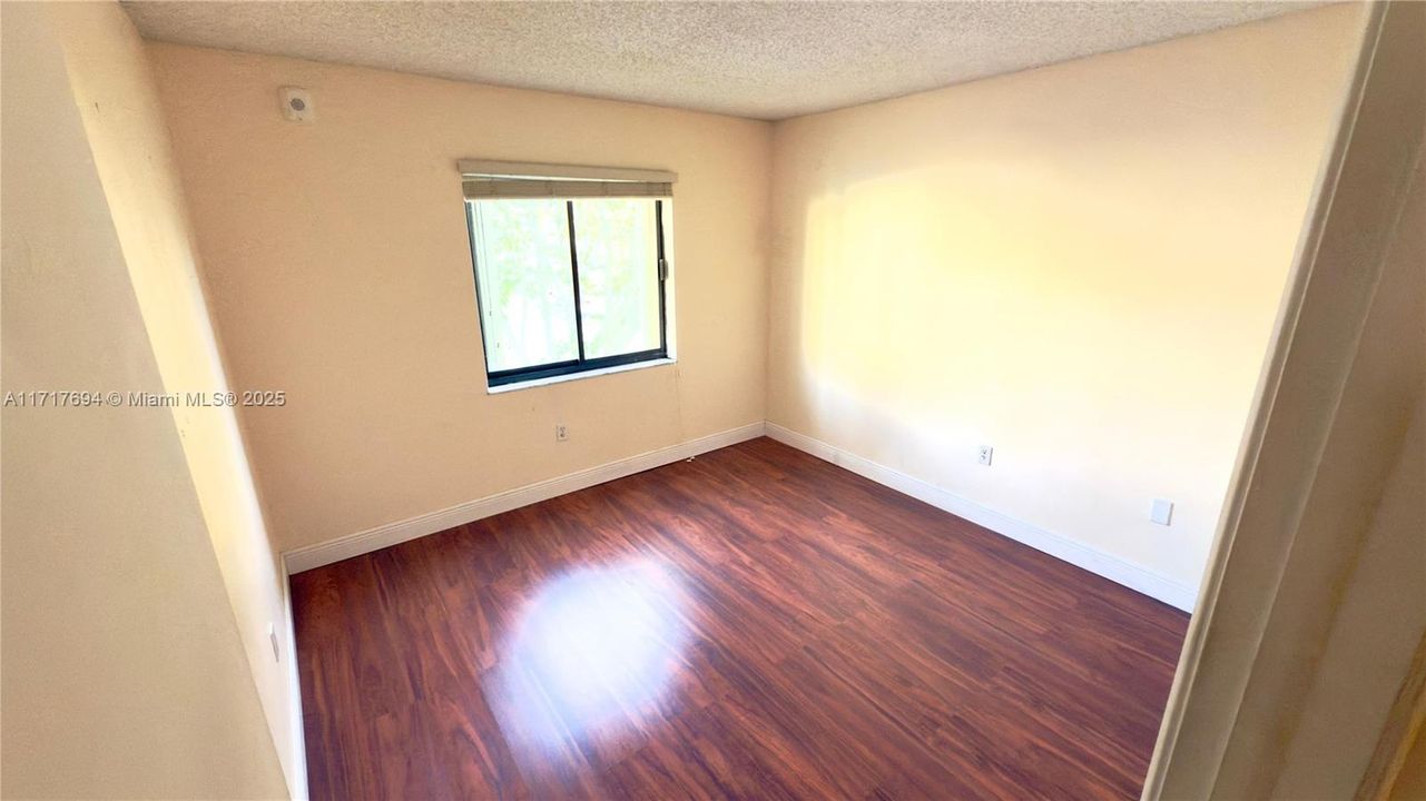 For Rent: $3,000 (3 beds, 2 baths, 1055 Square Feet)