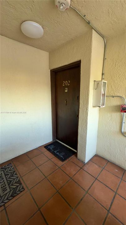 For Rent: $3,000 (3 beds, 2 baths, 1055 Square Feet)