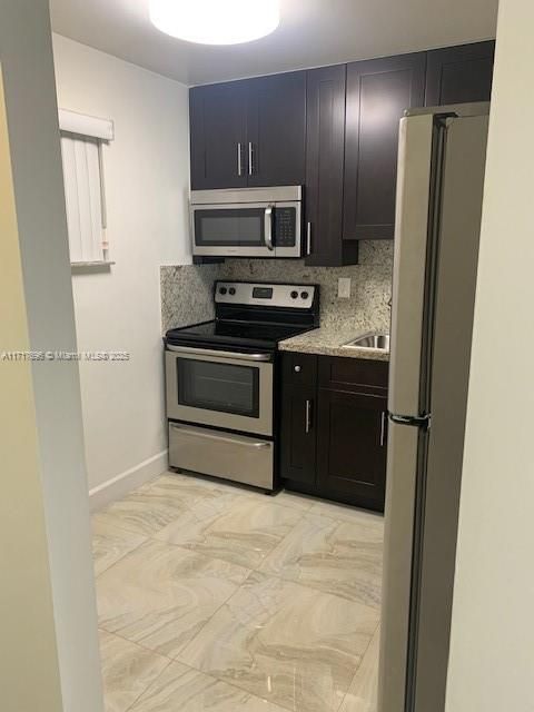 For Rent: $2,300 (2 beds, 2 baths, 840 Square Feet)