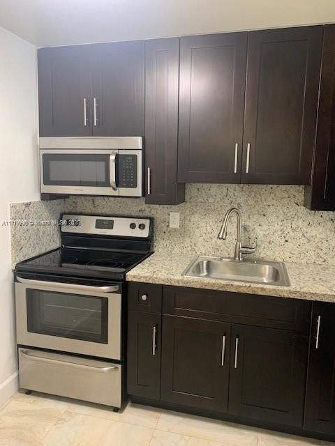 For Rent: $2,300 (2 beds, 2 baths, 840 Square Feet)