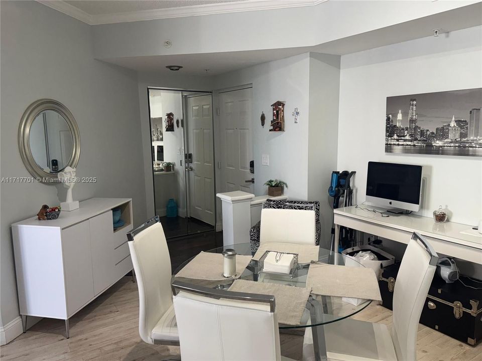 For Sale: $525,000 (2 beds, 2 baths, 1024 Square Feet)