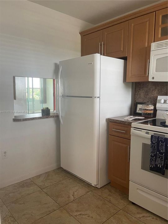 For Sale: $139,999 (2 beds, 2 baths, 850 Square Feet)