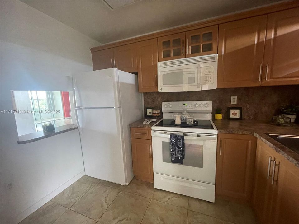 For Sale: $139,999 (2 beds, 2 baths, 850 Square Feet)