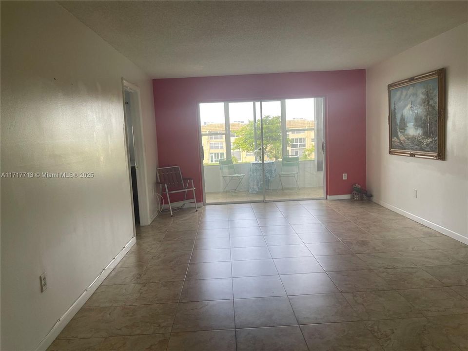 For Sale: $139,999 (2 beds, 2 baths, 850 Square Feet)