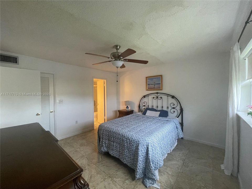 For Sale: $139,999 (2 beds, 2 baths, 850 Square Feet)