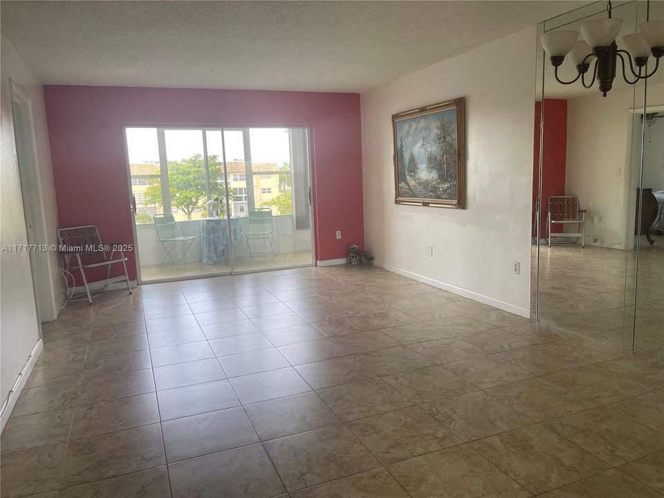 For Sale: $139,999 (2 beds, 2 baths, 850 Square Feet)