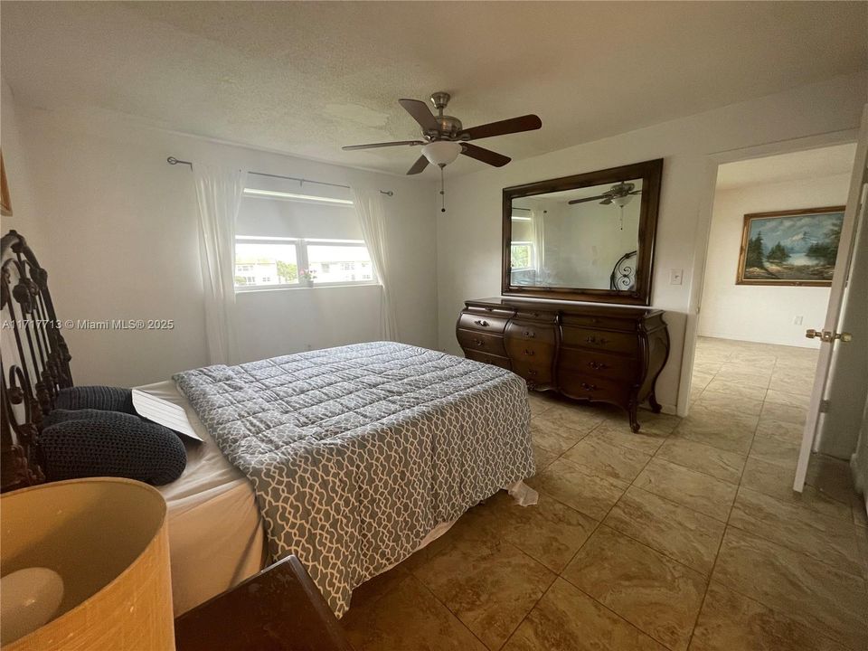 For Sale: $139,999 (2 beds, 2 baths, 850 Square Feet)