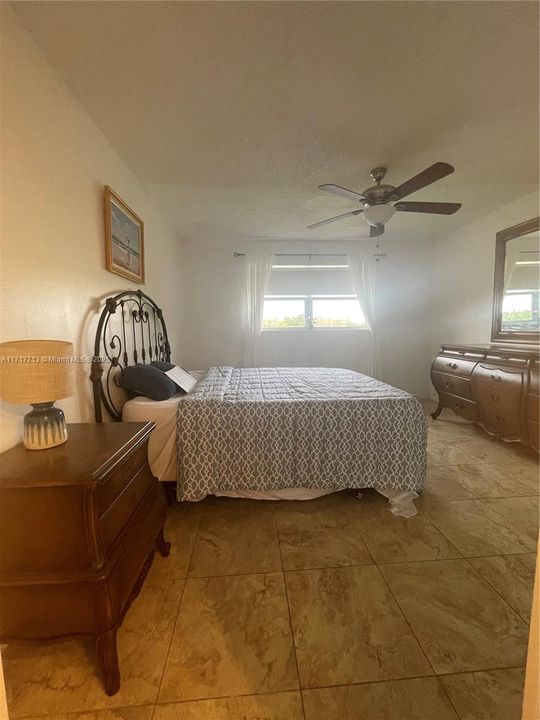 For Sale: $139,999 (2 beds, 2 baths, 850 Square Feet)