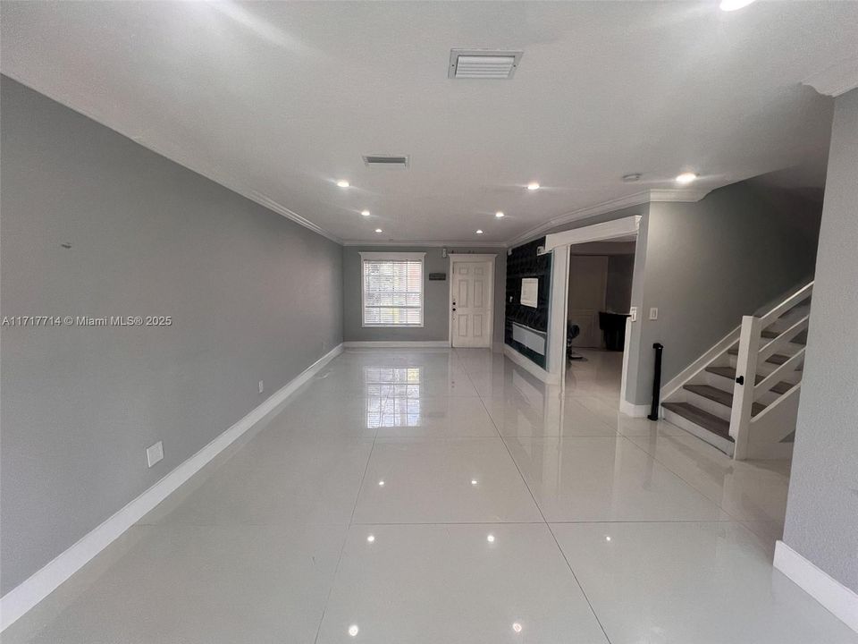 En Venta: $441,900 (3 camas, 2 baños, 1390 Pies cuadrados)