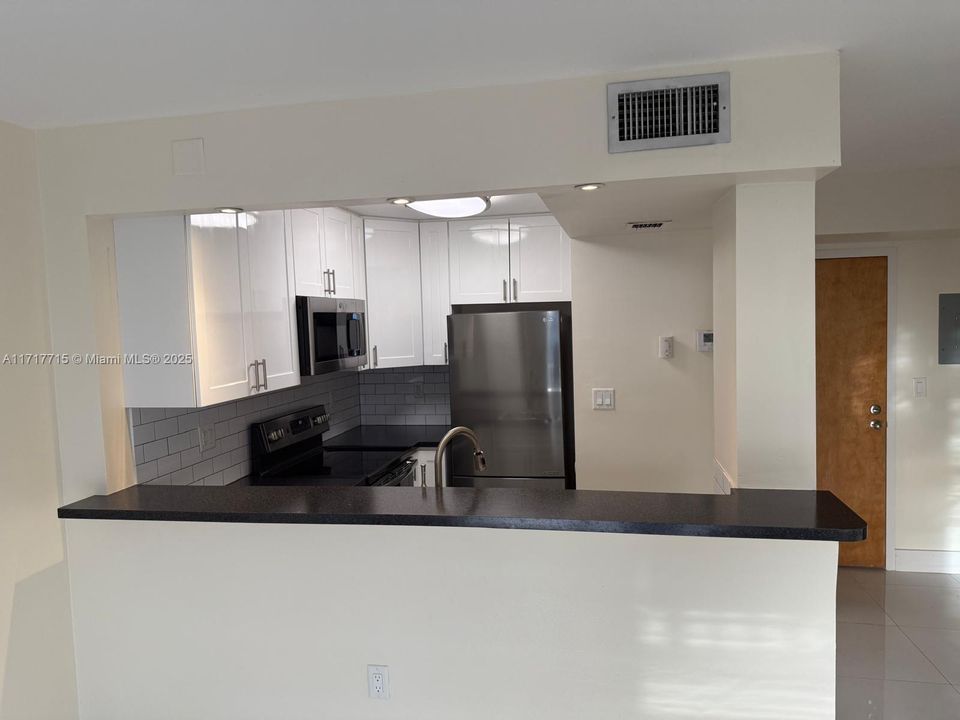 For Rent: $2,300 (2 beds, 2 baths, 767 Square Feet)