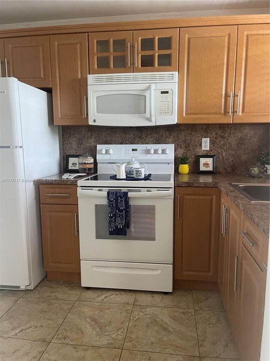 For Rent: $1,850 (2 beds, 2 baths, 850 Square Feet)