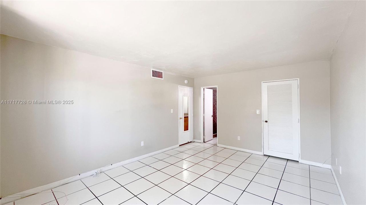 For Sale: $282,000 (2 beds, 2 baths, 1060 Square Feet)