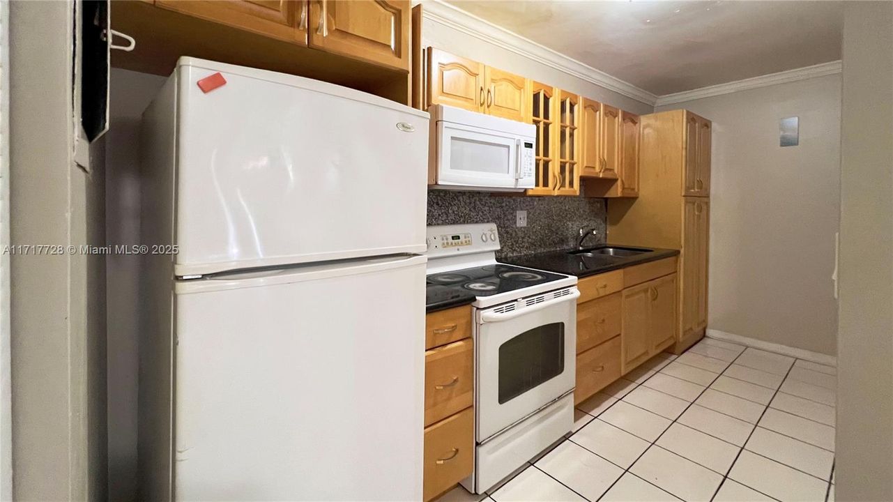 For Sale: $282,000 (2 beds, 2 baths, 1060 Square Feet)