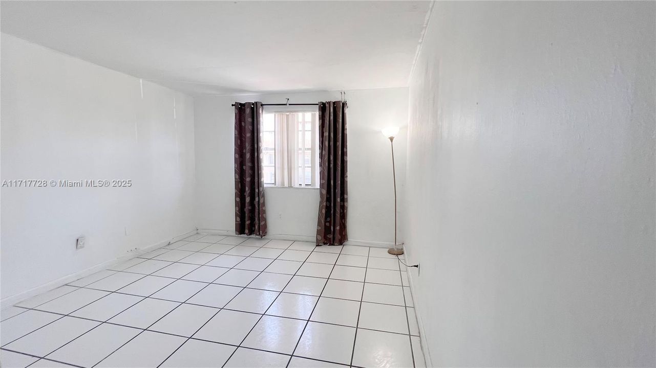 For Sale: $282,000 (2 beds, 2 baths, 1060 Square Feet)