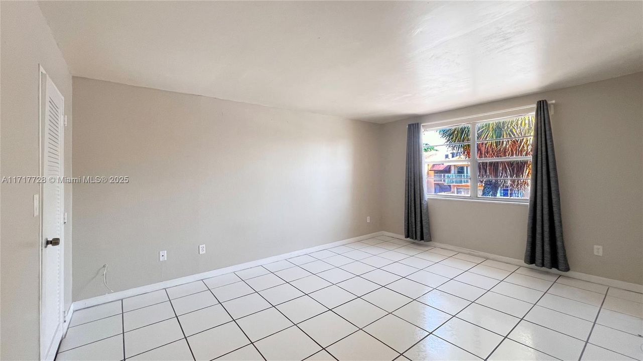 For Sale: $282,000 (2 beds, 2 baths, 1060 Square Feet)