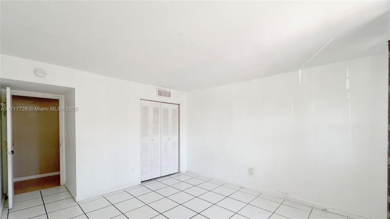 For Sale: $282,000 (2 beds, 2 baths, 1060 Square Feet)