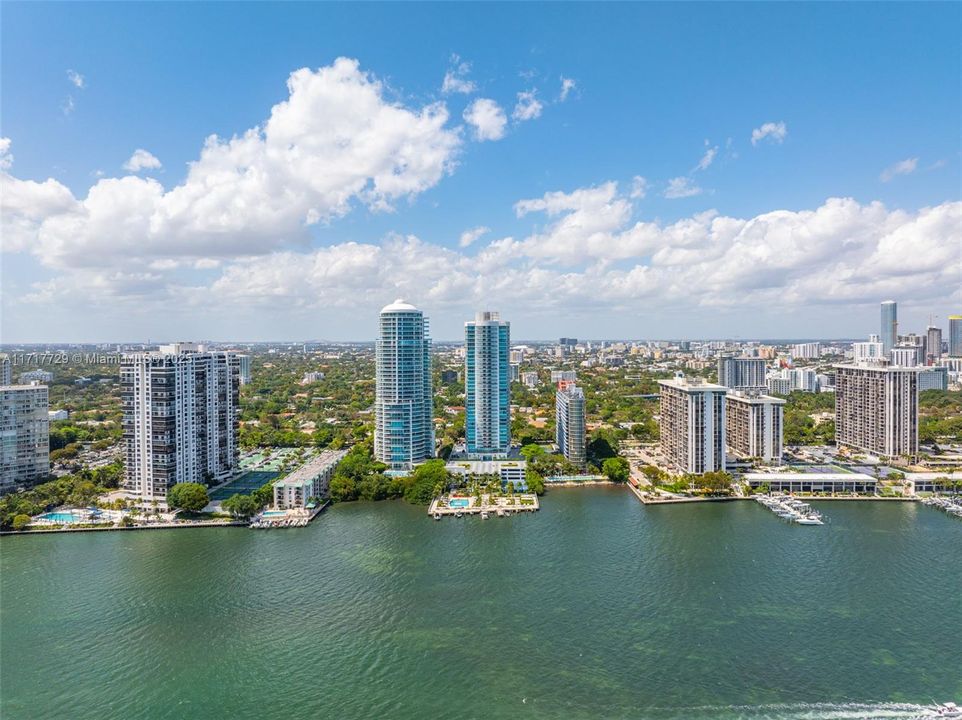 For Sale: $969,000 (2 beds, 2 baths, 1188 Square Feet)