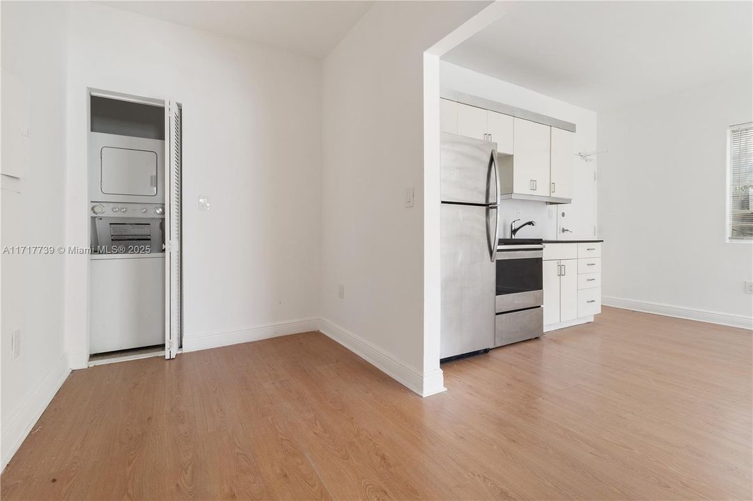 For Sale: $375,000 (2 beds, 1 baths, 720 Square Feet)