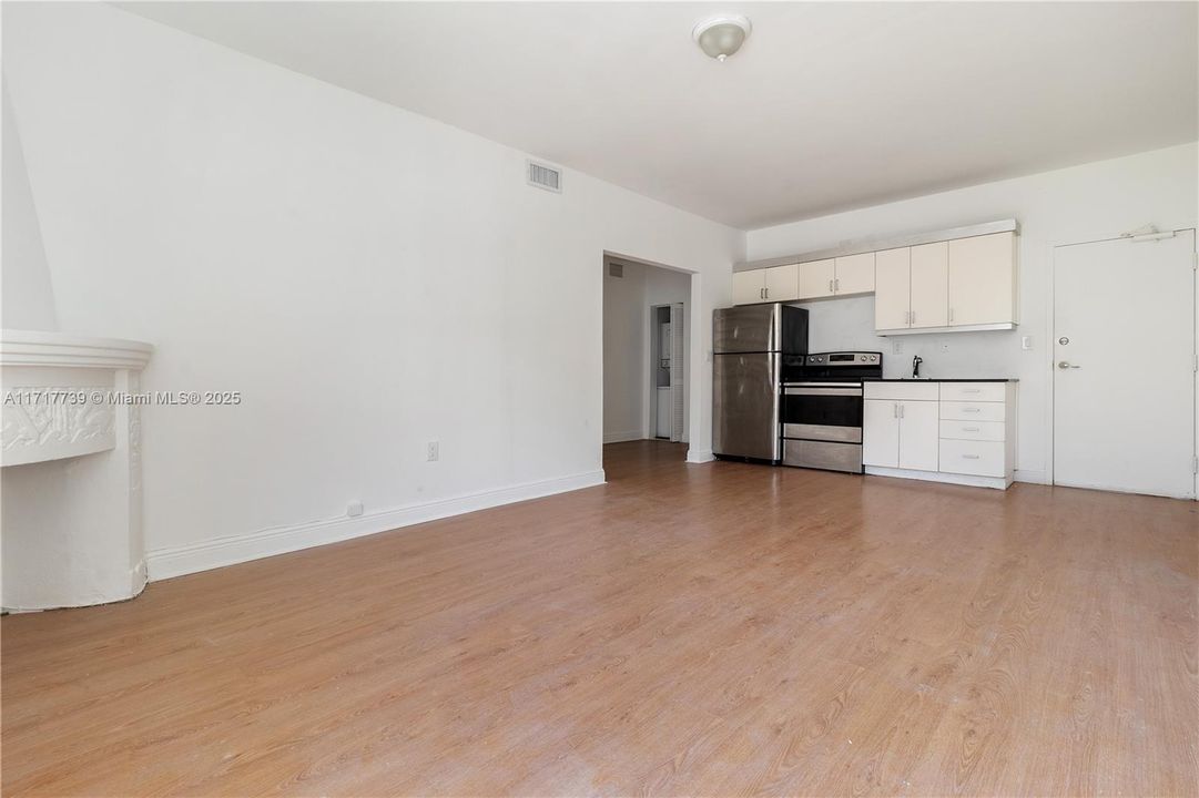 For Sale: $375,000 (2 beds, 1 baths, 720 Square Feet)