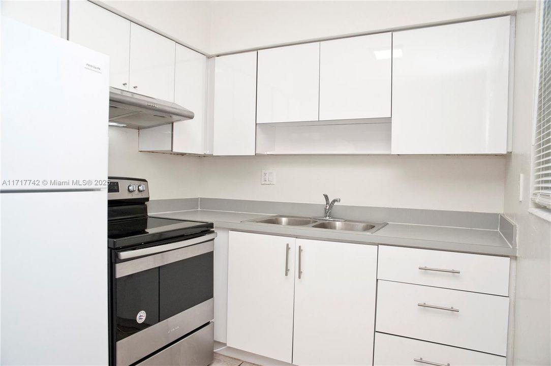 For Rent: $1,600 (1 beds, 1 baths, 650 Square Feet)