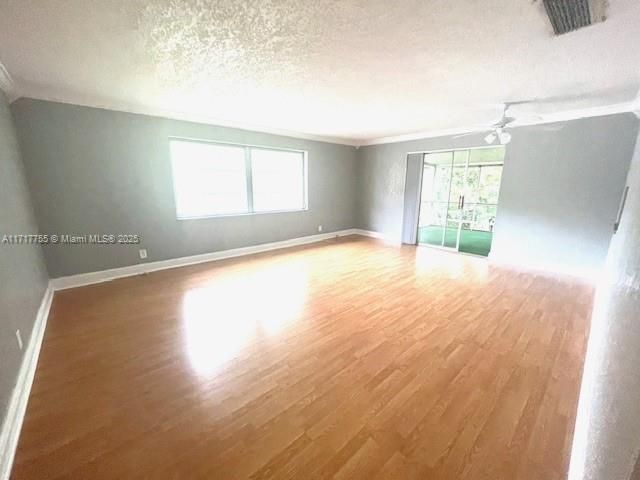 For Rent: $1,750 (1 beds, 1 baths, 670 Square Feet)