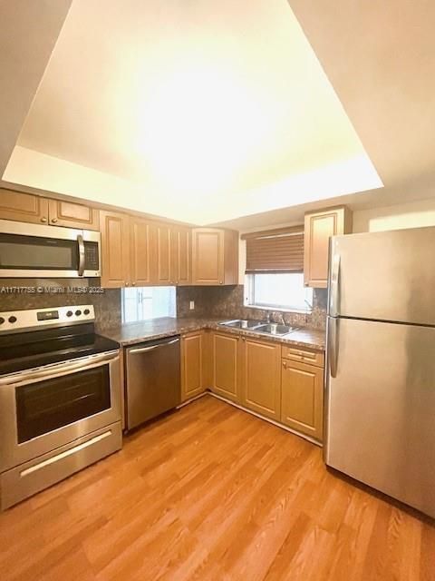 For Rent: $1,750 (1 beds, 1 baths, 670 Square Feet)