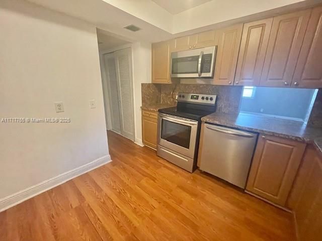 For Rent: $1,750 (1 beds, 1 baths, 670 Square Feet)