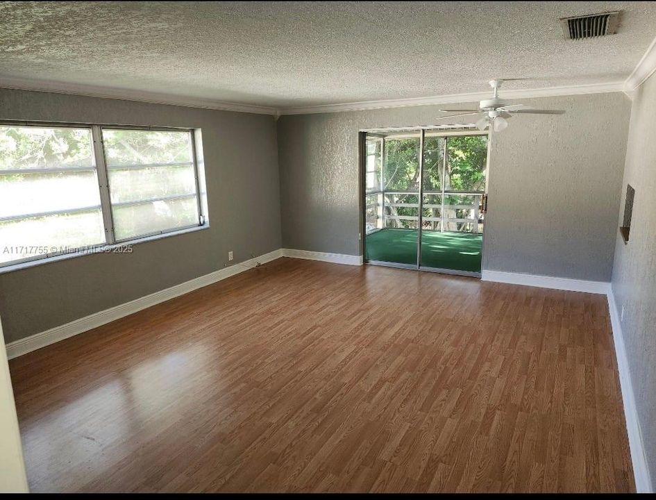 For Rent: $1,750 (1 beds, 1 baths, 670 Square Feet)