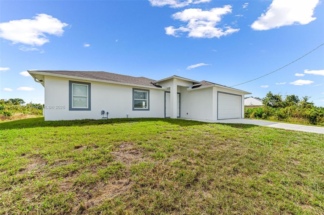 For Sale: $325,000 (3 beds, 2 baths, 1406 Square Feet)