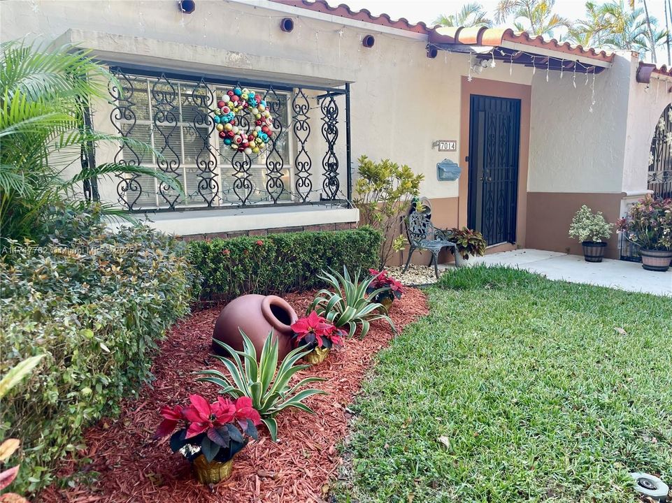 For Sale: $550,000 (2 beds, 2 baths, 1450 Square Feet)