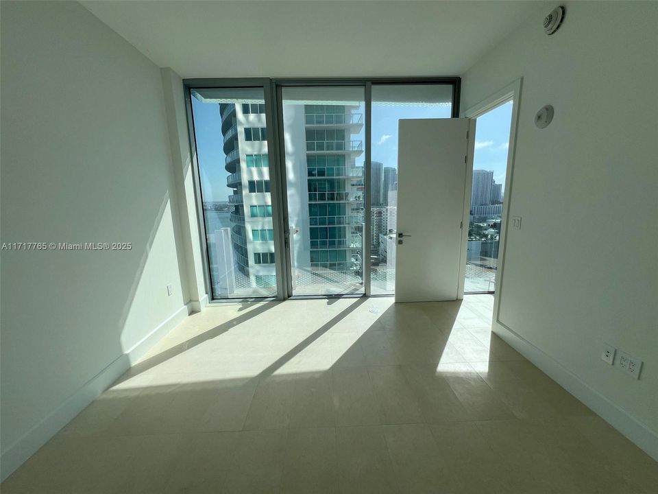 For Sale: $725,000 (1 beds, 1 baths, 680 Square Feet)