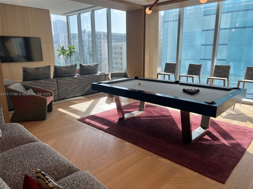 For Sale: $725,000 (1 beds, 1 baths, 680 Square Feet)