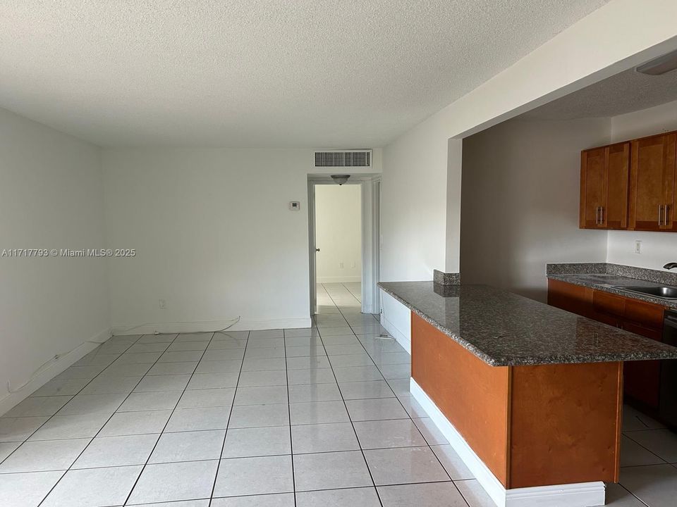 For Rent: $2,100 (1 beds, 1 baths, 780 Square Feet)