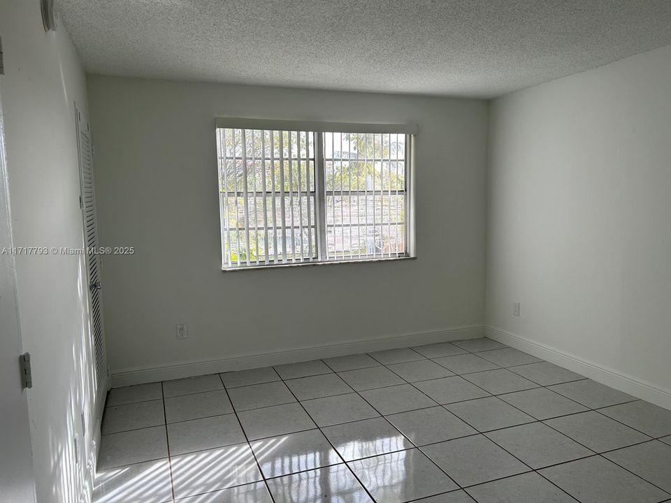 For Rent: $2,100 (1 beds, 1 baths, 780 Square Feet)