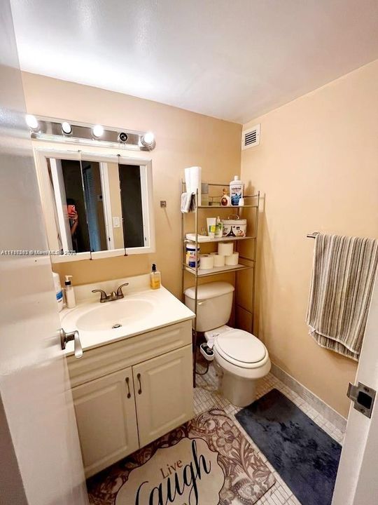 For Sale: $280,000 (1 beds, 1 baths, 767 Square Feet)