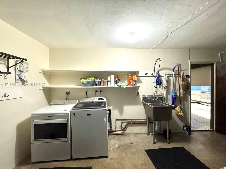 For Rent: $4,700 (4 beds, 2 baths, 1853 Square Feet)