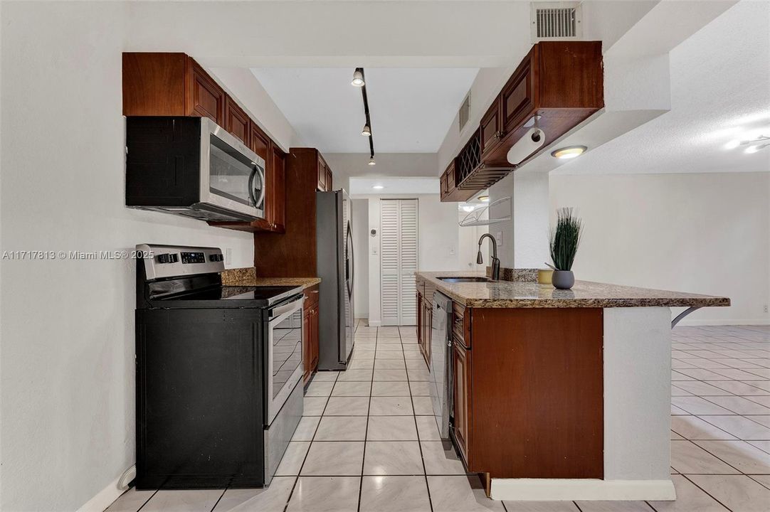 For Sale: $180,000 (2 beds, 2 baths, 1030 Square Feet)