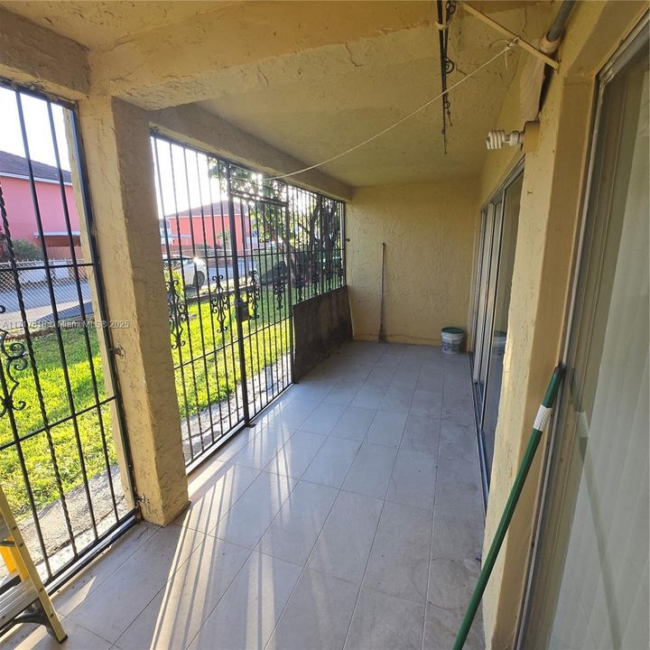 En Venta: $300,000 (2 camas, 2 baños, 1176 Pies cuadrados)