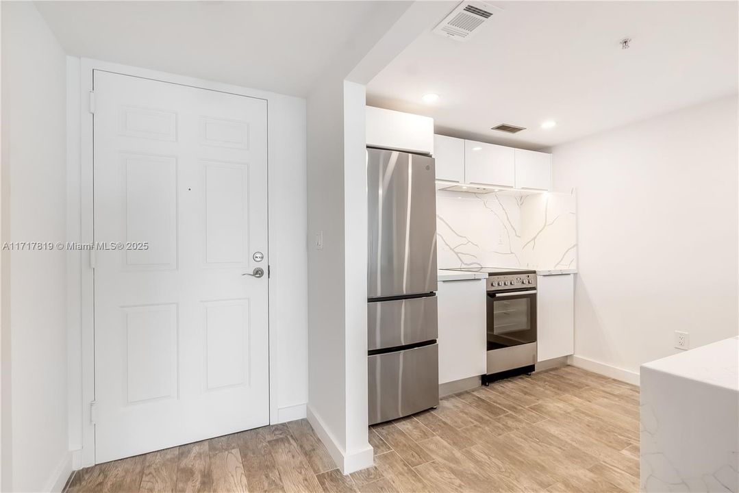 For Sale: $439,000 (1 beds, 1 baths, 750 Square Feet)