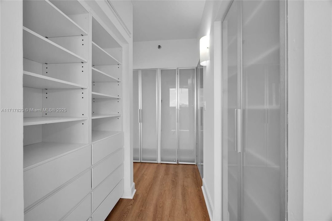 Walk-in Closet Master Bedroom